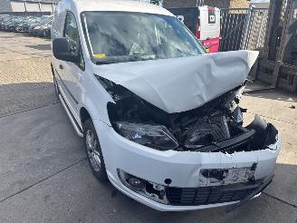 krockskadad bil auto Volkswagen Caddy  2011/12