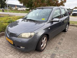 Coche siniestrado Mazda 2 2 (NB/NC/ND/NE), Hatchback, 2003 / 2007 1.4 16V 2006/2