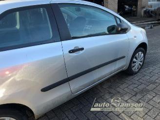 Toyota Yaris Yaris II (P9), Hatchback, 2005 / 2014 1.0 12V VVT-i picture 9