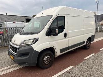 damaged commercial vehicles Peugeot Boxer 2.0 BLUEHDI 88KW L2H2 AIRCO KLIMA EURO6 2017/6