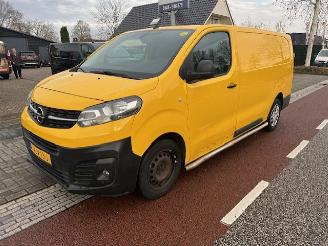 krockskadad bil bedrijf Opel Vivaro 2.0 CDTI 90KW  L2H1 LANG AUTOM.  KLIMA EURO6 94.000KM 2021/3