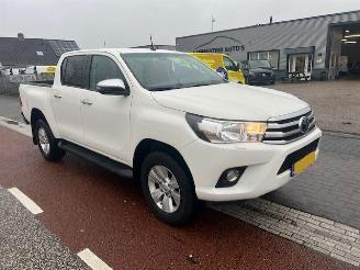 Vaurioauto  commercial vehicles Toyota Hilux 2.4 D-4D 110KW AUTOM. DOUBLE CAB.  KLIMA AIRCO 4WD 2019/8