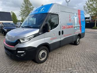 Vaurioauto  commercial vehicles Iveco Daily 35S18 3.0D 132KW HIMATIC AUTOMAAT, AIRCO KLIMA EURO6 2018/4