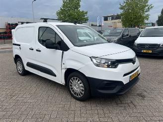 damaged commercial vehicles Toyota Proace CITY 1.5 D-4D 75KW AIRCO KLIMA SCHUIFDEUR 2021/10