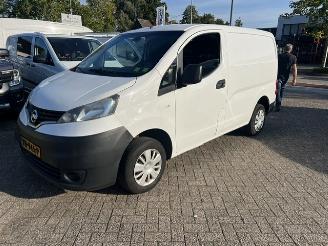 uszkodzony samochody ciężarowe Nissan NV 200 1.5D 66KW AIRCO KLIMA 2014/8
