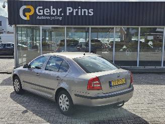 damaged passenger cars Skoda Octavia 1.6 MPI Liftback  Benzine 1.598cc 75kW (102pk) 2008/1