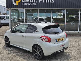 Coche accidentado Peugeot 208 1.6 16V THP 155 Hatchback  Benzine 1.598cc 115kW (156pk) FWD 2014/12