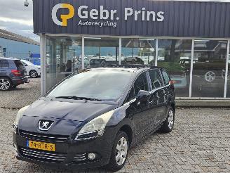 damaged passenger cars Peugeot 5008 1.6 THP 16V MPV  Benzine 1.598cc 115kW (156pk) FWD 2011/7