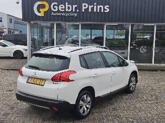 damaged passenger cars Peugeot 2008 1.2 Vti 12V PureTech 82 MPV  Benzine 1.199cc 60kW (82pk) FWD 2013/10