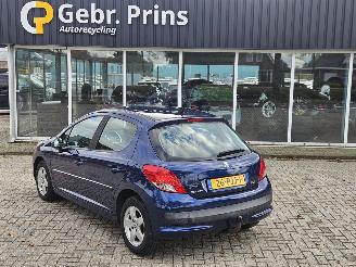 damaged passenger cars Peugeot 207 1.4 16V VTi Hatchback  Benzine 1.397cc 70kW (95pk) FWD 2011/2