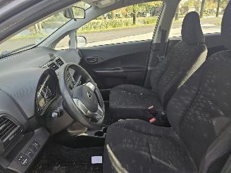 Subaru Trezia 1.33 16V Dual VVT-I MPV  Benzine 1.329cc 73kW (99pk) FWD picture 11