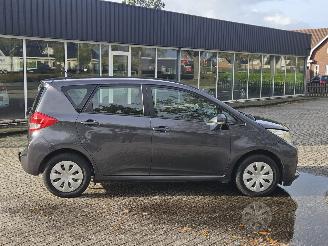 Subaru Trezia 1.33 16V Dual VVT-I MPV  Benzine 1.329cc 73kW (99pk) FWD picture 2