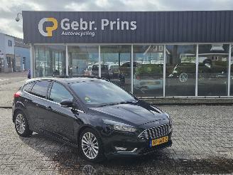 damaged passenger cars Ford Focus 2.0 TDCi 16V 150 Hatchback  Diesel 1.997cc 110kW (150pk) FWD 2017/1