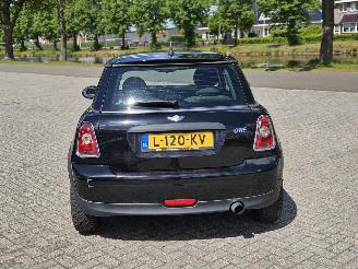 Mini Mini 1.6 16V One Hatchback  Benzine 1.598cc 72kW (98pk) FWD picture 4
