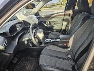 Peugeot e-2008 e-2008 50 kWh MPV  Elektrisch  100kW (136pk) FWD picture 9