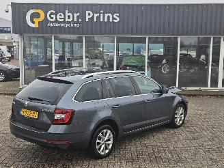 Damaged car Skoda Octavia 1.6 TDI 16V Combi/o 4Dr Diesel 1.598cc 85kW (116pk) FWD 2019/7