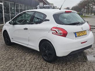 Peugeot 208 1.0 Vti 12V PureTech Hatchback  Benzine 999cc 50kW (68pk) FWD picture 3