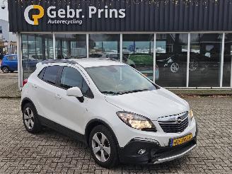 Damaged car Opel Mokka 1.4 Turbo 16V 4x2 SUV  Benzine 1.364cc 103kW (140pk) FWD 2015/10