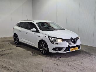 Coche accidentado Renault Mégane 1.3 TCE 115 16V Combi/o 4Dr Benzine 1.332cc 85kW (116pk) FWD 2019/4