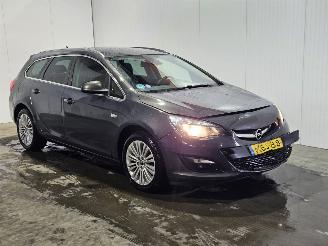 krockskadad bil auto Opel Astra SPORTS TOURER 1.4 Turbo 16V Combi/o  Benzine 1.364cc 88kW (120pk) FWD 2014/6