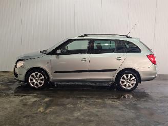 Skoda Fabia 1.4i 16V Combi/o 4Dr Benzine 1.397cc 63kW (86pk) FWD picture 2