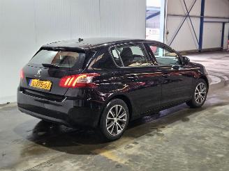 krockskadad bil auto Peugeot 308 1.2 12V e-THP PureTech 110 Hatchback 4Dr Benzine 1.199cc 81kW (110pk) FWD 2021/5