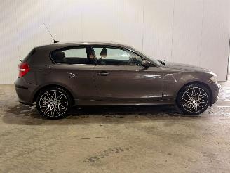 BMW 1-serie 116i 1.6 16V Hatchback 2Dr Benzine 1.597cc 90kW (122pk) RWD picture 3