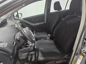 Toyota Yaris 1.3 16V VVT-i Hatchback  Benzine 1.298cc 64kW (87pk) picture 10