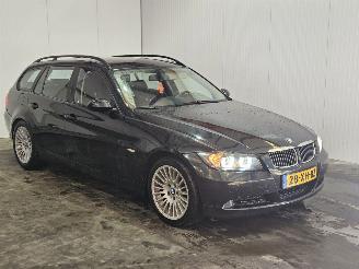 krockskadad bil auto BMW 3-serie 318i 16V Combi/o  Benzine 1.995cc 95kW (129pk) RWD 2007/5