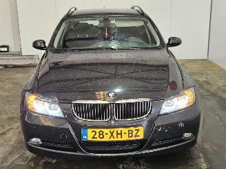 BMW 3-serie 318i 16V Combi/o  Benzine 1.995cc 95kW (129pk) RWD picture 4