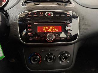 Fiat Punto Evo 1.3 JTD Multijet 85 16V Euro 5 Hatchback  Diesel 1.248cc 63kW (86pk) FWD picture 11