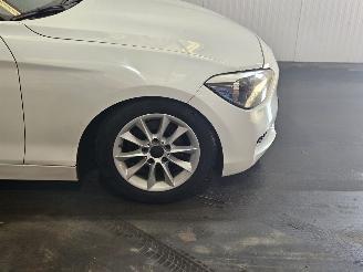 BMW 1-serie 116i 1.6 16V Hatchback 4Dr Benzine 1.598cc 100kW (136pk) RWD 2 picture 3