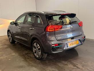 Vaurioauto  passenger cars Kia e-Niro E-Niro 64 kWh SUV  Elektrisch  150kW (204pk) FWD 2020/11