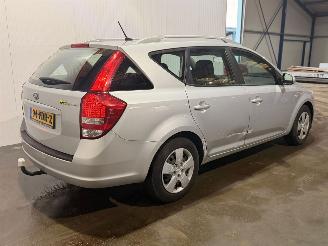 uszkodzony samochody osobowe Kia Cee d 1.4 16V Combi/o  Benzine 1.396cc 66kW (90pk) FWD 2011/4