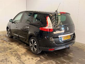 Voiture accidenté Renault Scenic 1.6 dCi MPV  Diesel 1.598cc 96kW (131pk) FWD 2011/11