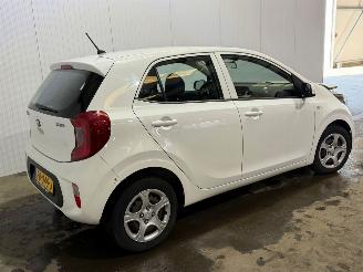krockskadad bil auto Kia Picanto 1.0 12V Hatchback  Benzine 998cc 49kW (67pk) FWD 2017/5