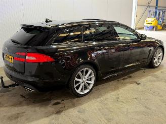 skadebil auto Jaguar XF 2.2 D S 16V Combi/o  Diesel 2.179cc 147kW (200pk) RWD 2014/5