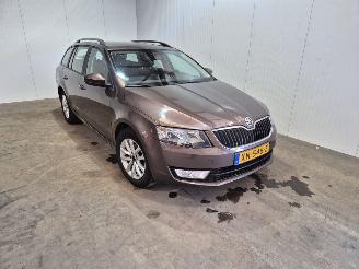 krockskadad bil auto Skoda Octavia 1.6 TDI GreenTec 16V Combi/o 4Dr Diesel 1.598cc 77kW (105pk) FWD 2014/8
