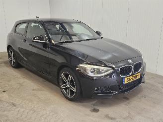 Voiture accidenté BMW 1-serie 116i 1.6 16V Hatchback 2Dr Benzine 1.598cc 100kW (136pk) RWD 2012/11