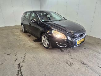 Schadeauto Volvo V-60 1.6 T3 16V Combi/o  Benzine 1.598cc 110kW (150pk) FWD 2012/4