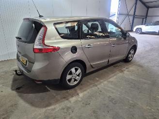 Vaurioauto  passenger cars Renault Scenic 1.4 16V TCe 130 MPV  Benzine 1.397cc 96kW (131pk) FWD 2010/3
