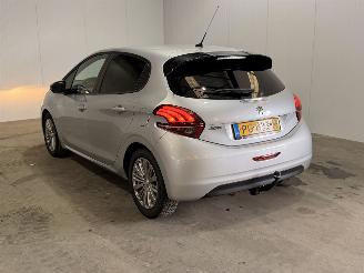 Vaurioauto  passenger cars Peugeot 208 1.6 Blue HDi 75 2017/6
