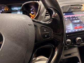 Renault Captur 1.2 TCE 16V EDC SUV picture 14
