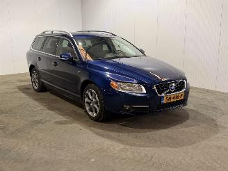 uszkodzony samochody osobowe Volvo V-70 2.4 D4 Summum 2013/1