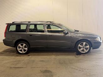 Volvo V-70 2.4 D5 AWD Geartronic C.L. picture 2