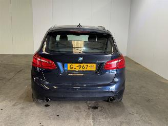 BMW 2-serie 220i Essential picture 8