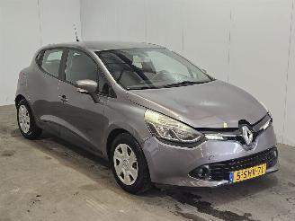 Schadeauto Renault Clio 0.9 Energy TCE 90 12V Hatchback 4Dr Benzine 898cc 66kW (90pk) FWD 2013/10