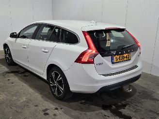 uszkodzony samochody osobowe Volvo V-60 2.0 D3 20V Combi/o  Diesel 1.984cc 120kW (163pk) FWD 2011/5