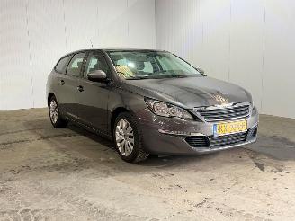 krockskadad bil auto Peugeot 308 1.2 PureTech Blue Lease 2016/12