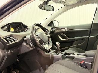 Peugeot 308 1.2 PureTech Blue Lease Executive picture 9